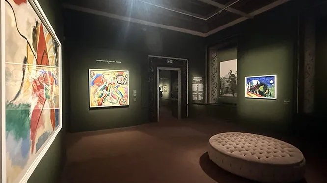Mostra Kandinsky a Palazzo Bonaparte: Ne Vale la Pena? Impressioni e Consigli Pratici 4 Allestimento delle sale della mostra di Kandinsky a Palazzo Bonaparte