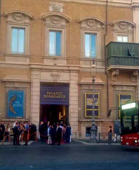 Mostra Kandinsky a Palazzo Bonaparte: Ne Vale la Pena? Impressioni e Consigli Pratici 3 Entrata-Palazzo-Bonaparte-Mostra-Kandinsky